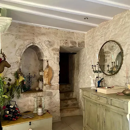 לינה וארוחת בוקר Moulin De Latreille 4*